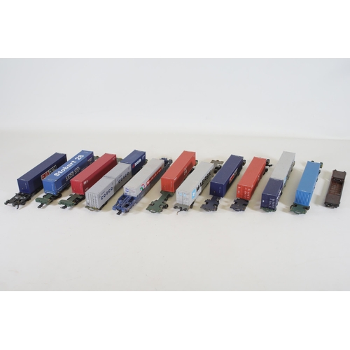 200 - 12x Dapol Branded Containers Transporters OO Gauge Carriers to include a KTA Pocket Wagon Gers 97711... 