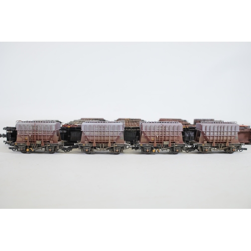 201 - 19x Bachmann Bulk Cement Carriers OO Gauge and 4 Dapol 23 total. 3x sets of matching Presflo Cement ... 