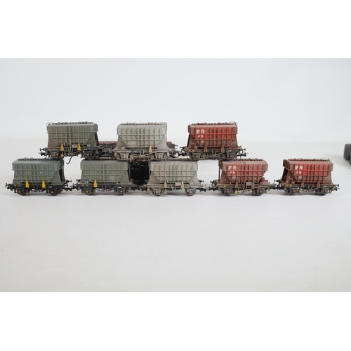 201 - 19x Bachmann Bulk Cement Carriers OO Gauge and 4 Dapol 23 total. 3x sets of matching Presflo Cement ... 