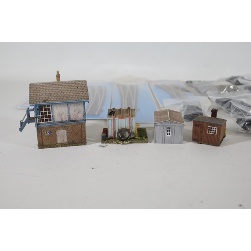 203 - Train Enthusiasts OO Gauge Decorations including 4 Peco Brand New Boxed bits of track, 4 Small house... 