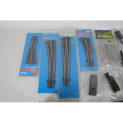 203 - Train Enthusiasts OO Gauge Decorations including 4 Peco Brand New Boxed bits of track, 4 Small house... 