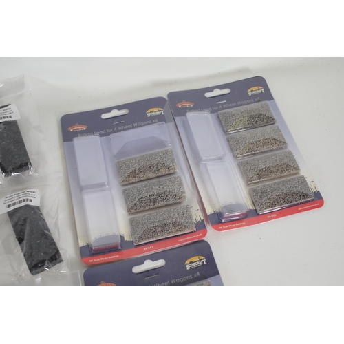 203 - Train Enthusiasts OO Gauge Decorations including 4 Peco Brand New Boxed bits of track, 4 Small house... 