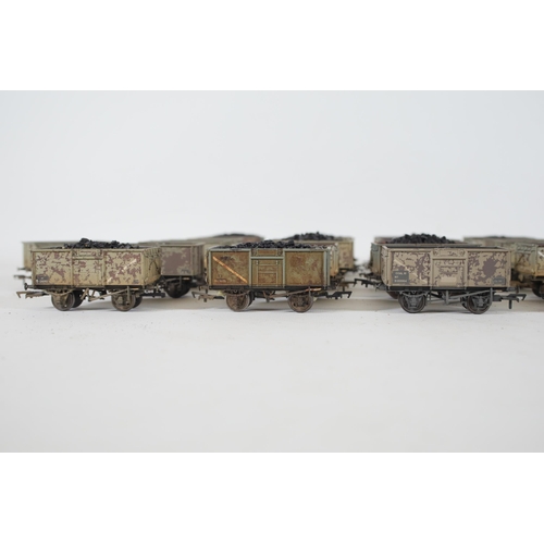 204 - Bachmann 16 Ton OO Gauge Mineral Wagons x37. 27 of which are in good used condition. 10 have a few d... 