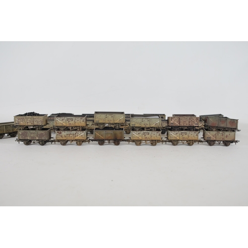 204 - Bachmann 16 Ton OO Gauge Mineral Wagons x37. 27 of which are in good used condition. 10 have a few d... 