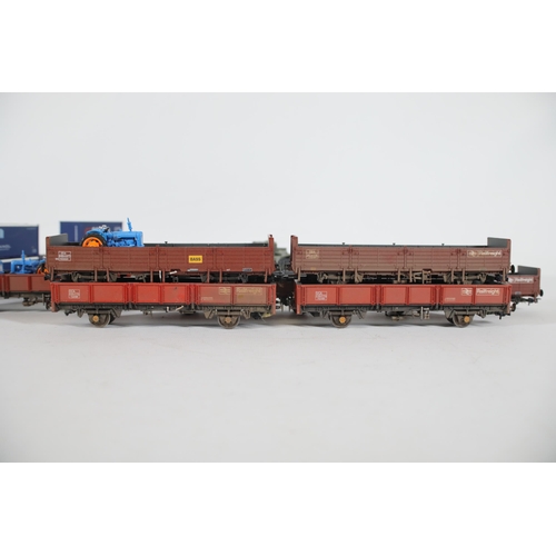 206 - OO Gauge Transporters Military Vehicles and Rail freight Bachmann mostly. To include a Bachmann 38-7... 