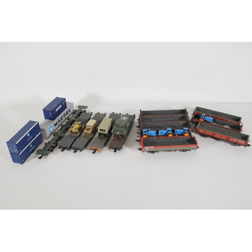 206 - OO Gauge Transporters Military Vehicles and Rail freight Bachmann mostly. To include a Bachmann 38-7... 