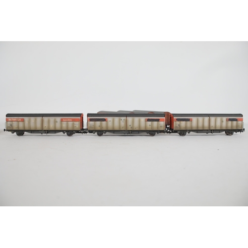 207 - 6 Bachmann Rail freight Sliding Door Van Freights. 3x BR VDA Van Freights brown, 1 has glue noticeab... 