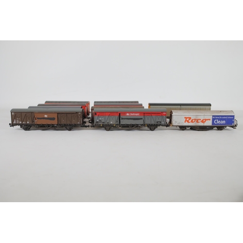 208 - 10 Bachmann and Hornby OO Gauge Rail freight Ferry Vans Sliding Doors to include 1 VGA Bachmann 