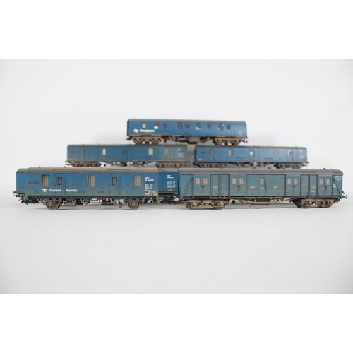 210 - 9 Bachmann Br MK1 Blue Parcel and Utility Wagon. To include 4 Bachmann Branch line 39-272A BR Mk1 GU... 