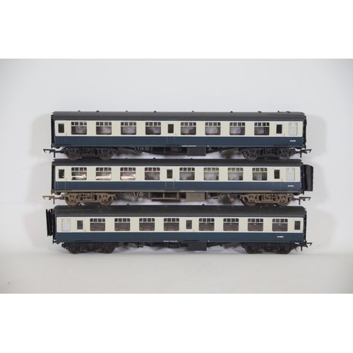 211 - 10 Hornby MK1 Carriages W5025 x8 and Express Parcels E80828. x2 British Rail Blue OO Gauge. All appe... 