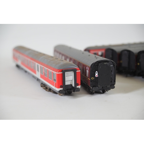 212 - 9 OO Gauge Carriages Bachmann, Hornby and Roco. To include 2x Bachmann Branch line 39-076H Mk1 BSK b... 