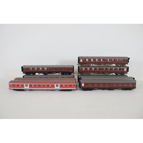 212 - 9 OO Gauge Carriages Bachmann, Hornby and Roco. To include 2x Bachmann Branch line 39-076H Mk1 BSK b... 