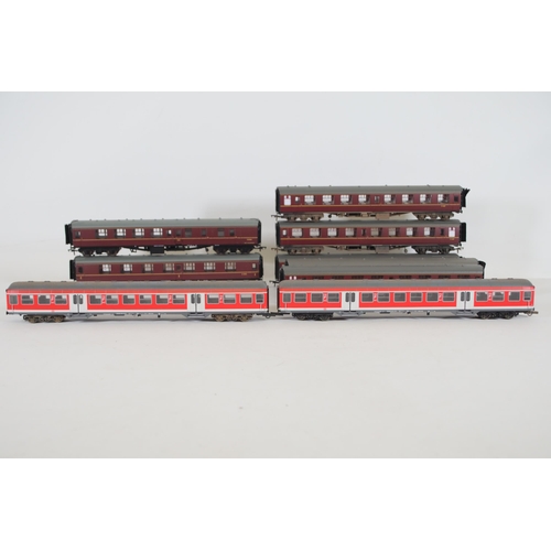 212 - 9 OO Gauge Carriages Bachmann, Hornby and Roco. To include 2x Bachmann Branch line 39-076H Mk1 BSK b... 