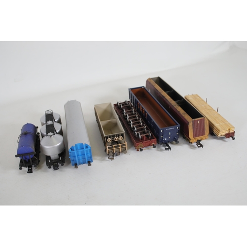 214 - 8 OO gauge Transporters Wagons Various makers like Bachmann to include 1 Ealnos GBRf in good conditi... 