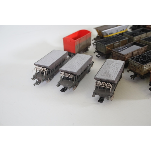 215 - 27 Goods and Mineral Transports By Bachmann and Hornby OO Gauge consisting of 12 Bachmann, and a few... 