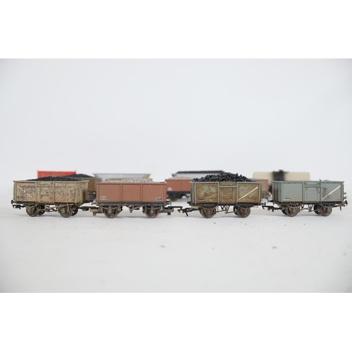 215 - 27 Goods and Mineral Transports By Bachmann and Hornby OO Gauge consisting of 12 Bachmann, and a few... 