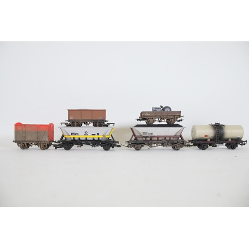 215 - 27 Goods and Mineral Transports By Bachmann and Hornby OO Gauge consisting of 12 Bachmann, and a few... 