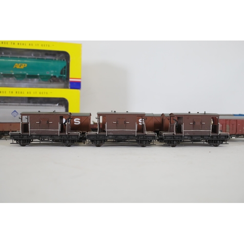 217 - 20 OO Gauge Goods Transporters Bachmann and Hornby and 2 Genesis Freights cars. To include 3x Bachma... 