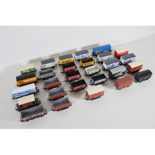 220 - Good Selection of OO Gauge Transporters and Containers. To include Lima motorail transporter, Hornby... 