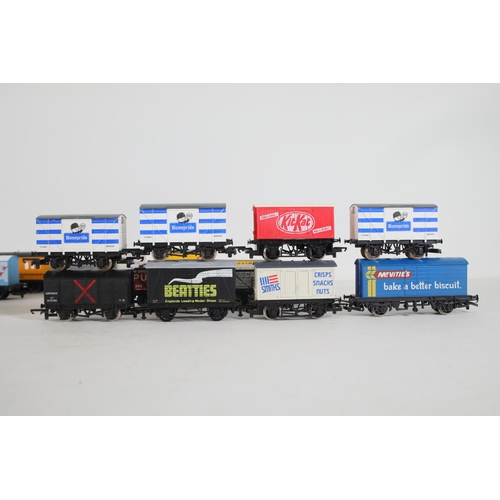 220 - Good Selection of OO Gauge Transporters and Containers. To include Lima motorail transporter, Hornby... 