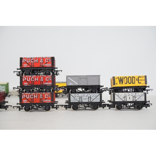 220 - Good Selection of OO Gauge Transporters and Containers. To include Lima motorail transporter, Hornby... 