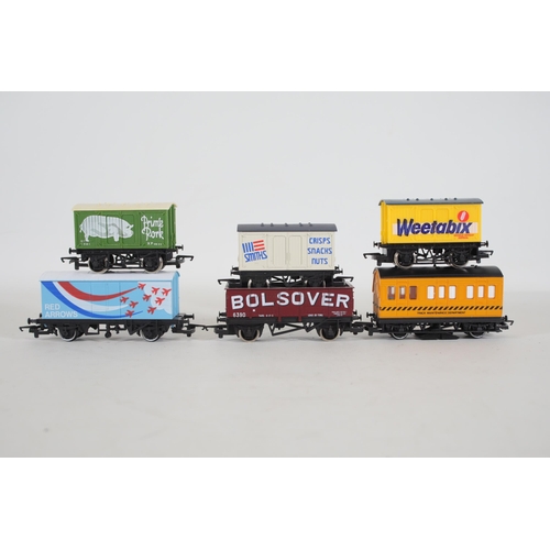 220 - Good Selection of OO Gauge Transporters and Containers. To include Lima motorail transporter, Hornby... 