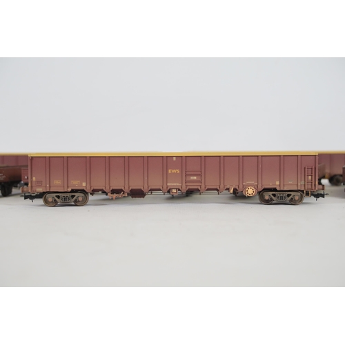 224 - 11 Bachmann Goods Transporters x3 MBA EWS 500006 in good condition. The 8 Tube Wagons have a few iss... 