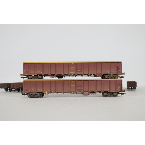 224 - 11 Bachmann Goods Transporters x3 MBA EWS 500006 in good condition. The 8 Tube Wagons have a few iss... 