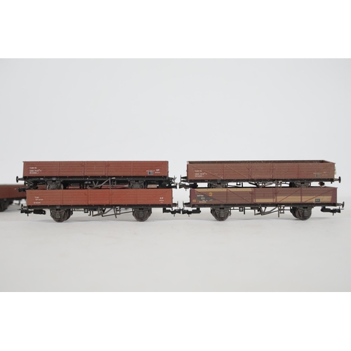 224 - 11 Bachmann Goods Transporters x3 MBA EWS 500006 in good condition. The 8 Tube Wagons have a few iss... 