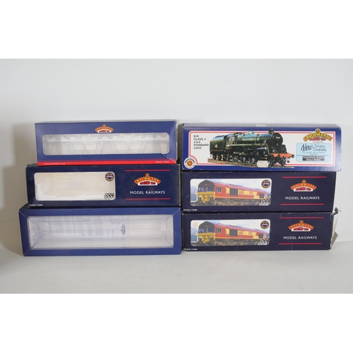 235 - 13x Bachmann locomotive boxes 2 are mineral wagons boxes