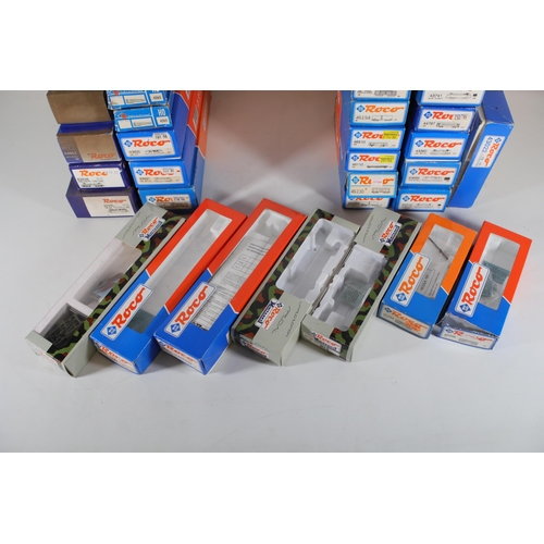 239 - 28x Roco locomotive empty boxes oo gauge the condition on these varies some are a little bit dusty a... 