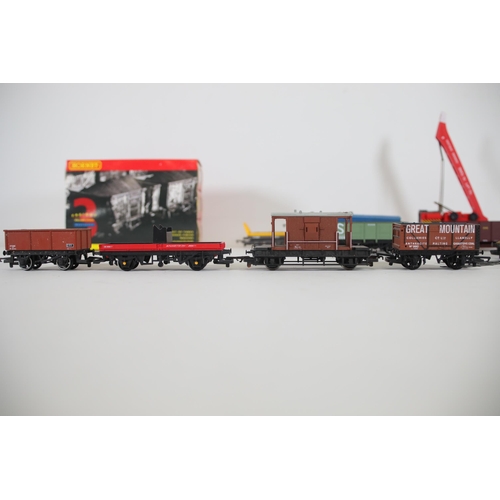 248 - Selection of OO gauge goods and minerals transportation vans and carriages. To include a Lima sea co... 