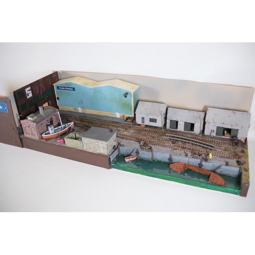 250 - Puddle dock puddle fisheries OO gauge small layout. Rustic looking scenic layout for Locomotives