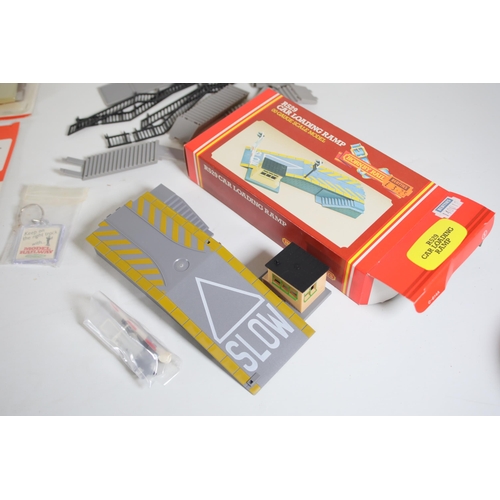 254 - Nice selection of OO gauge accessories Hornby and wills extra bits. 3 boxed wills oo scenic series m... 