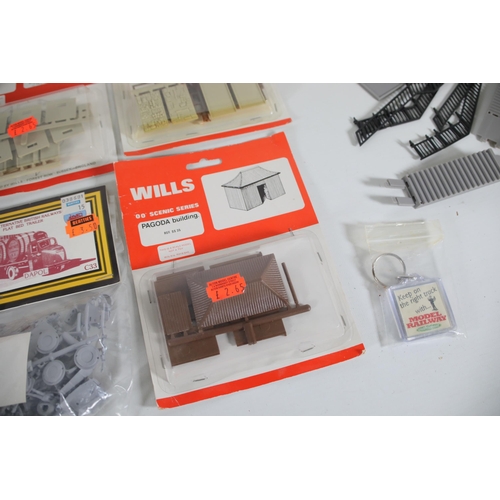 254 - Nice selection of OO gauge accessories Hornby and wills extra bits. 3 boxed wills oo scenic series m... 