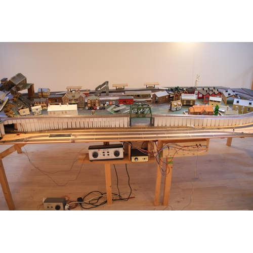 256 - Very large train enthusiasts OO Gauge and N Gauge display layout.