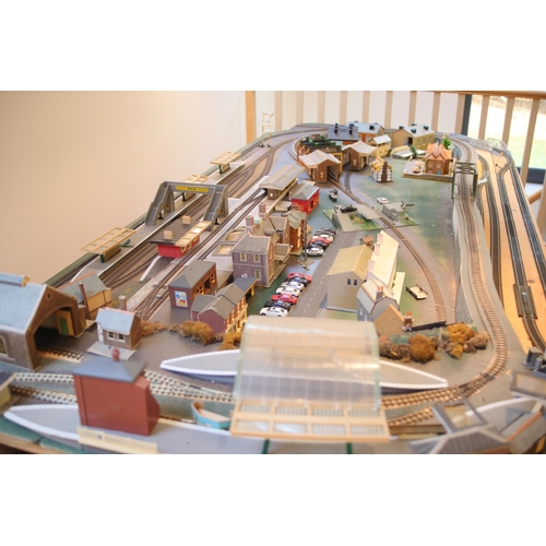 256 - Very large train enthusiasts OO Gauge and N Gauge display layout.