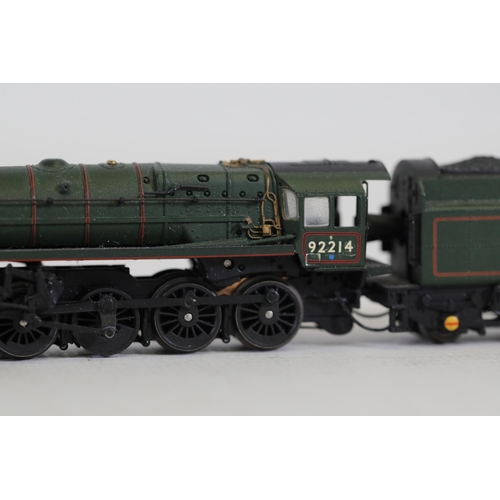 270 - Dapol Leicester city 92214 N Gauge Locomotive with Tender Br Green. No box just a plastic protector.