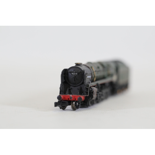 270 - Dapol Leicester city 92214 N Gauge Locomotive with Tender Br Green. No box just a plastic protector.