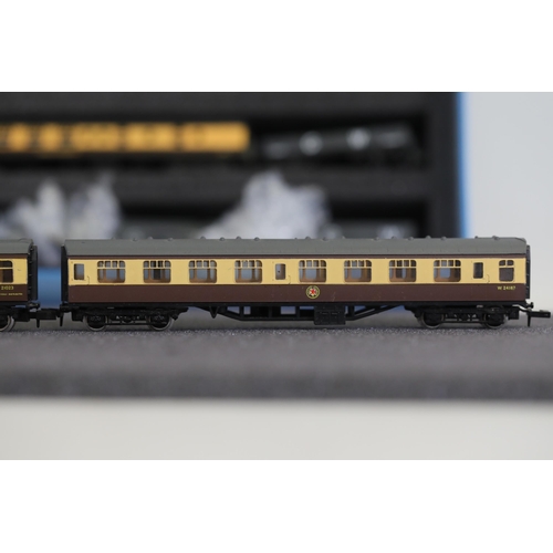 276 - N gauge coaches and goods transportation wagons in display case. 2 Lima coaches great western brown ... 