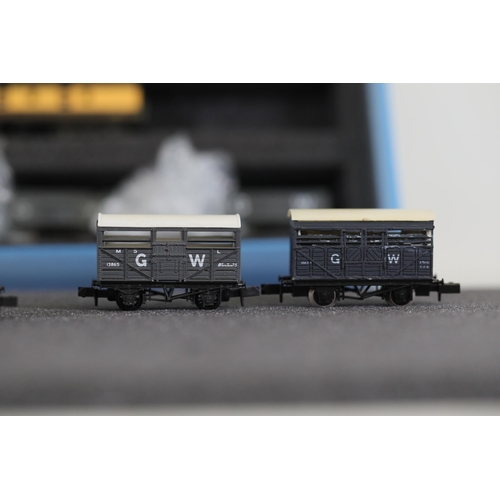 276 - N gauge coaches and goods transportation wagons in display case. 2 Lima coaches great western brown ... 