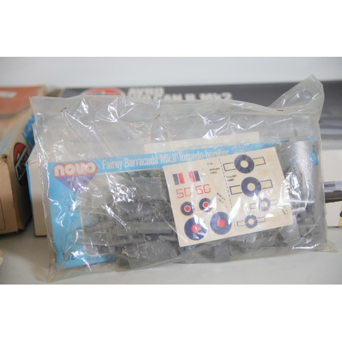 303 - 4x Scale model Aeroplanes boxed kits, Airfix Avro 1 72 scale model Vulcan B MK2 9 09002, Airfix C-13... 