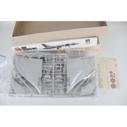 303 - 4x Scale model Aeroplanes boxed kits, Airfix Avro 1 72 scale model Vulcan B MK2 9 09002, Airfix C-13... 