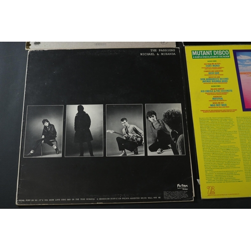 72 - Collection of 4 Vinyl Albums including Etienne Daho, 70429 A1 / B 21. Cover is excellent, vinyl is e... 