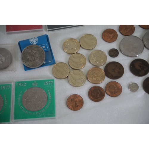 722 - Various English Coinage Five Pound £5 and £2 Pound Coins with others