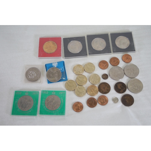 722 - Various English Coinage Five Pound £5 and £2 Pound Coins with others