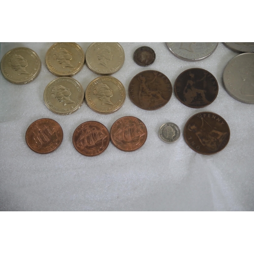 722 - Various English Coinage Five Pound £5 and £2 Pound Coins with others