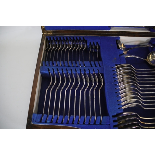 732 - Large Complete Canteen of Cutlery Set De Luxe Sheffield. All Epns and A1 plated and the knifes are f... 