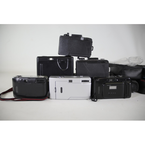 11 - Compact Cameras Job Lot - 29 Units

This job lot consists of 29 compact cameras of various models an... 