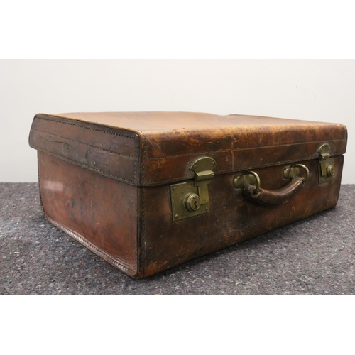 111 - Vintage Leather Suitcase - Winsale and Sons Bristol

This is a vintage leather suitcase made by Wins... 